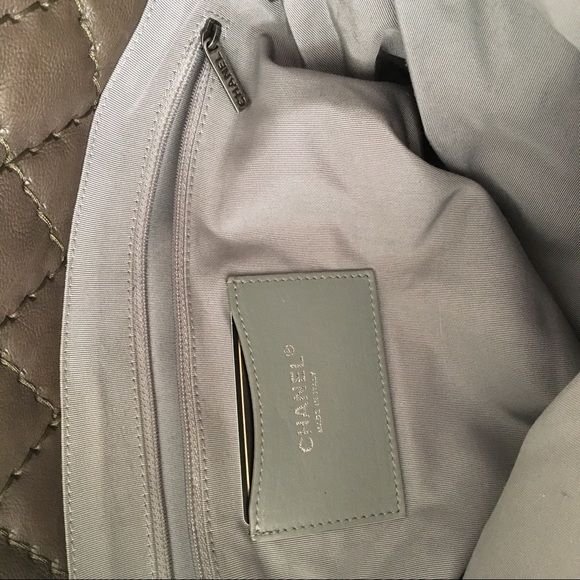 🎉HOST PICK🎉 CHANEL Ultimate Stitch Tote💋 - Picture 8 of 8